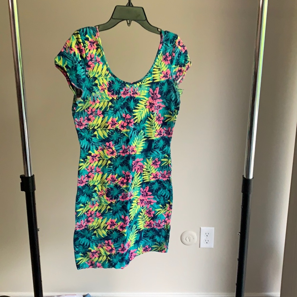 Topical print body con dress